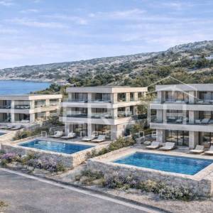 ATRAKTIVNO GRAĐEVINSKO ZEMLJIŠTE – KANICA / ROGOZNICA, 90m OD MORA, ASFLATIRANI 