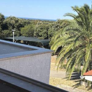 Barbariga – Apartman s galerijom i pogledom na more, 5 minuta od plaže
