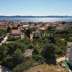 BIBINJE - GRAĐEVINSKO ZEMLJIŠTE OD 735 m2  S POGLEDOM NA MORE !!