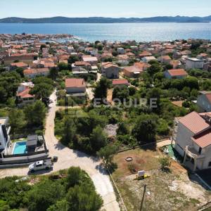 BIBINJE - GRAĐEVINSKO ZEMLJIŠTE OD 735 m2  S POGLEDOM NA MORE !!
