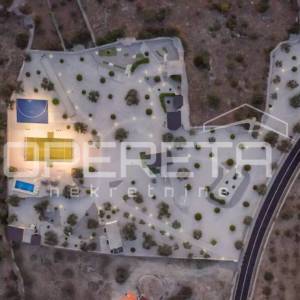 Brač, Milna - imanje na 10 000 m2, investicijska prilika
