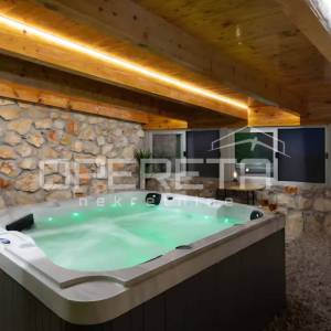Brač, Milna - imanje na 10 000 m2, investicijska prilika