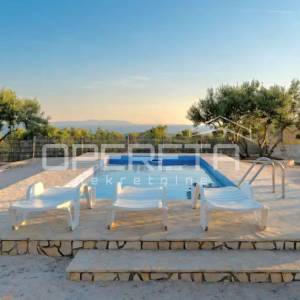 Brač, Milna - imanje na 10 000 m2, investicijska prilika