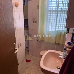 BRAČ - SUTIVAN - Kuća sa dvije stambene jedinice i bazenom - 425m2