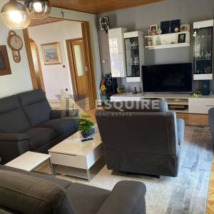 BRAČ - SUTIVAN - Kuća sa dvije stambene jedinice i bazenom - 425m2