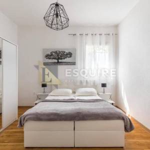 BRAČ - SUTIVAN - Kuća sa dvije stambene jedinice i bazenom - 425m2