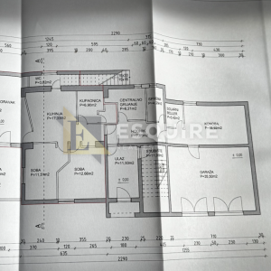 BRAČ - SUTIVAN - Kuća sa dvije stambene jedinice i bazenom - 425m2
