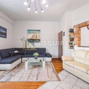 BRAČ - SUTIVAN - Kuća sa dvije stambene jedinice i bazenom - 425m2