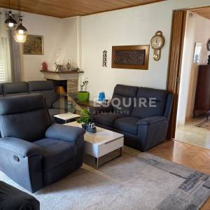 BRAČ - SUTIVAN - Kuća sa dvije stambene jedinice i bazenom - 425m2