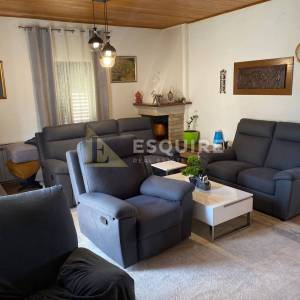 BRAČ - SUTIVAN - Kuća sa dvije stambene jedinice i bazenom - 425m2