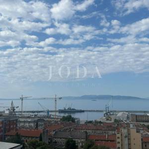 Brajda, novouređen stan sa balkonom i pogledom na more