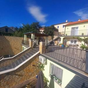 BRIBIR, apartmanska kuća sa bazeom na prostranoj okućnici