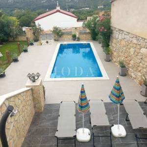 BRIBIR, apartmanska kuća sa bazeom na prostranoj okućnici