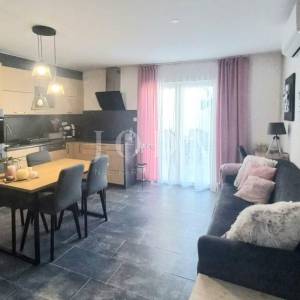 BRIBIR, apartmanska kuća sa bazeom na prostranoj okućnici