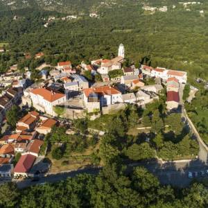 Bribir, građevisnki teren sa idejnim projektom