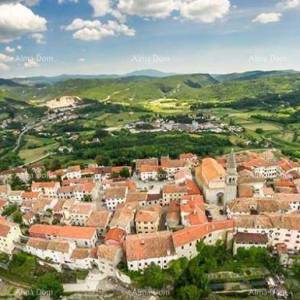 Buzet, građevinska parcela od 10300 m2 stambene namjene
