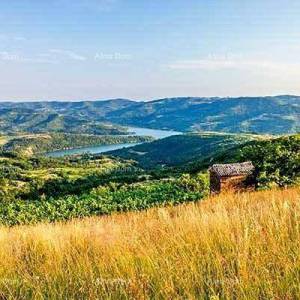 Buzet, zemljišni kompleks ukupne površine 100.258 m²