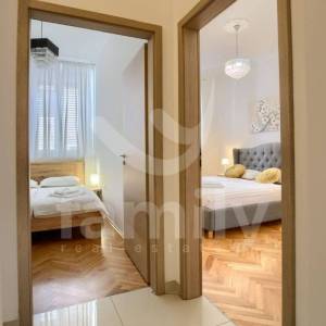 CENTAR PULE – RENOVIRAN STAN S MALIM DVORIŠTEM