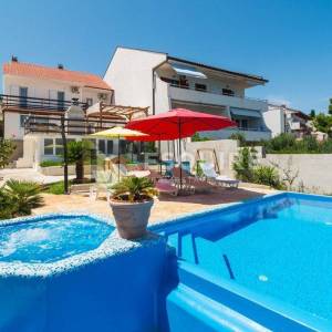 ČIOVO - SLATINE Villa u prvom redu do mora