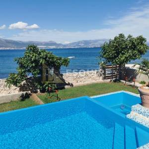 ČIOVO - SLATINE Villa u prvom redu do mora