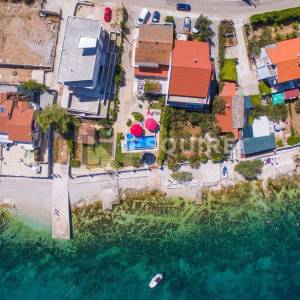 ČIOVO - SLATINE Villa u prvom redu do mora