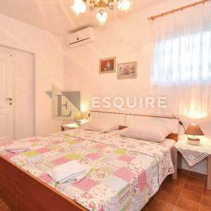 ČIOVO - SLATINE Villa u prvom redu do mora