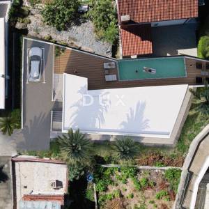 CRIKVENICA, CENTAR - moderna villa s bazenom u centru, parking