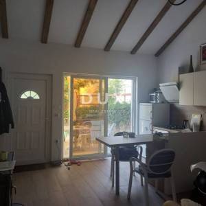 CRIKVENICA, GRIŽANE - Elegantna vila s grijanim bazenom  i gostinjskom kućicom nadomak Crikvenice