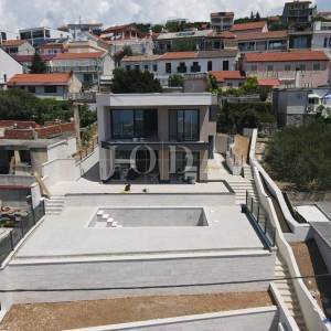 Crikvenica samostojeća kuća s bazenom i pogledom na more