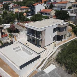 Crikvenica samostojeća kuća s bazenom i pogledom na more