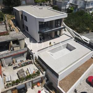 Crikvenica samostojeća kuća s bazenom i pogledom na more