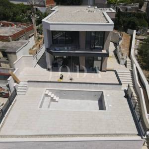 Crikvenica stan s bazenom i pogledom na more