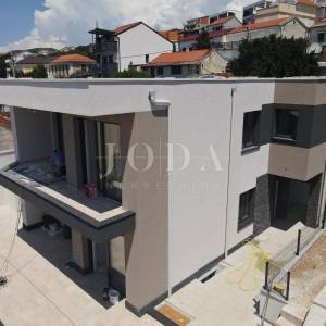 Crikvenica stan s bazenom i pogledom na more