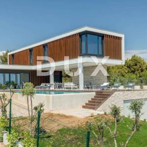 DALMACIJA, PRIMOŠTEN - Ekskluzivna dizajnerska vila s infinity bazenom i panoramskim pogledom na more