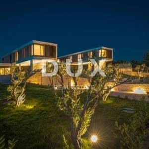 DALMACIJA, PRIMOŠTEN - Ekskluzivna dizajnerska vila s infinity bazenom i panoramskim pogledom na more
