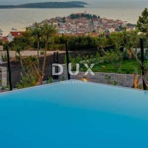 DALMACIJA, PRIMOŠTEN - Ekskluzivna dizajnerska vila s infinity bazenom i panoramskim pogledom na more