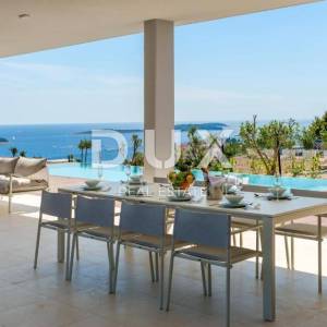 DALMACIJA, PRIMOŠTEN - Ekskluzivna dizajnerska vila s infinity bazenom i panoramskim pogledom na more