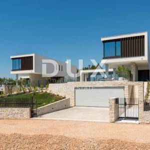 DALMACIJA, PRIMOŠTEN - Ekskluzivna dizajnerska vila s infinity bazenom i panoramskim pogledom na more