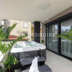 DIKLO - Dvosoban stan s vrtom 150m od mora - 131m2