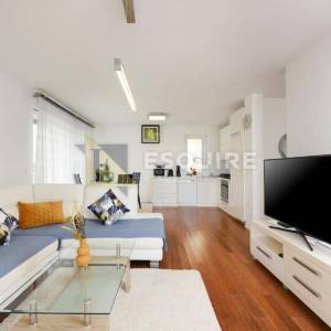 DIKLO - Dvosoban stan s vrtom 150m od mora - 131m2