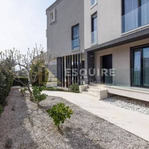 DIKLO - Dvosoban stan s vrtom 150m od mora - 131m2