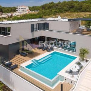 DIKLO - Luksuzna vila s bazenom i panoramskim pogledom - 453m2