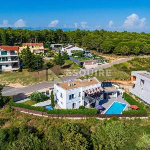 DIKLO - Vila s bazenom i panoramskim pogledom na more  i otoke - 200m2