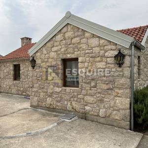 DONJA JAGODNJA - Apartmanska kuća s bazenom - 540m2