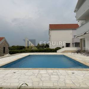 DONJA JAGODNJA - Apartmanska kuća s bazenom - 540m2