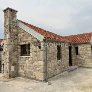 DONJA JAGODNJA - Apartmanska kuća s bazenom - 540m2