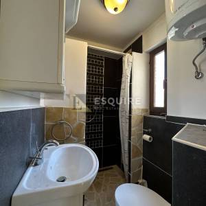DONJA JAGODNJA - Apartmanska kuća s bazenom - 540m2