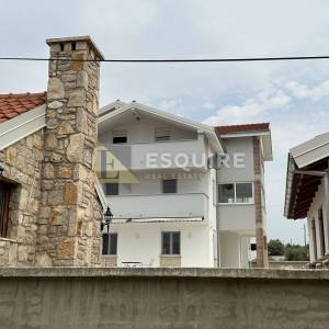DONJA JAGODNJA - Apartmanska kuća s bazenom - 540m2