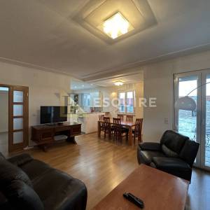 DONJA JAGODNJA - Apartmanska kuća s bazenom - 540m2