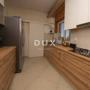 Dubrava kod Šibenika, samostojeća kuća, 282 m² s bazenom